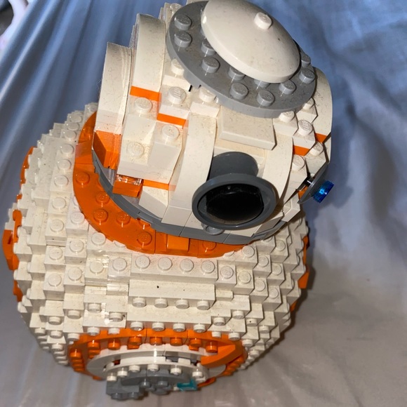 BB-8 Lego Set 75187 does not include box or stand but has all Lego parts - Picture 4 of 7